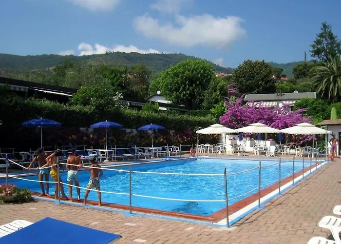 Villetta Bifamiliare Cherie Con Parco E Piscina